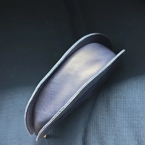 Portland Leather Seesaw Slider Pouch Cowboy Blue Leather with Gold Zipper - Picture 4 of 4